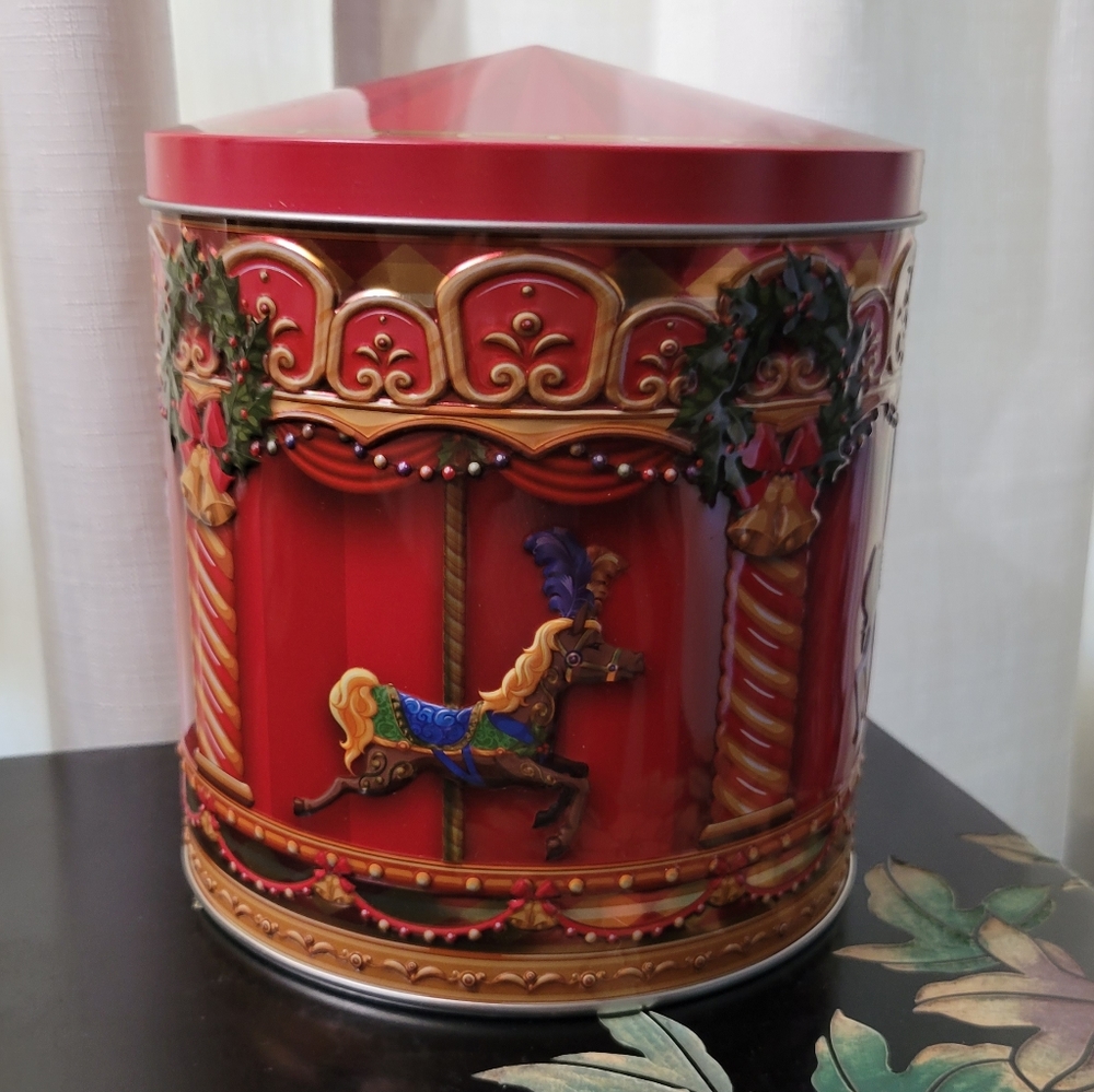 Christmas tin can